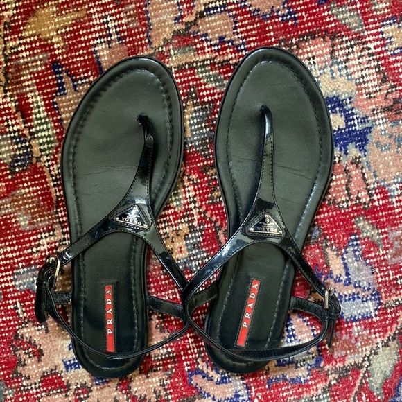 Prada t-strap patent leather flat sandals in black for women - Picture 1 of 3